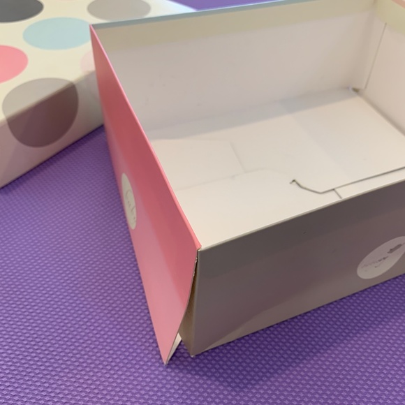 Babysoy Newborn Gift Set Bodysuit/Pants/Sock/Mittens/Hat/Gift Box - 3-6 months - Picture 9 of 9